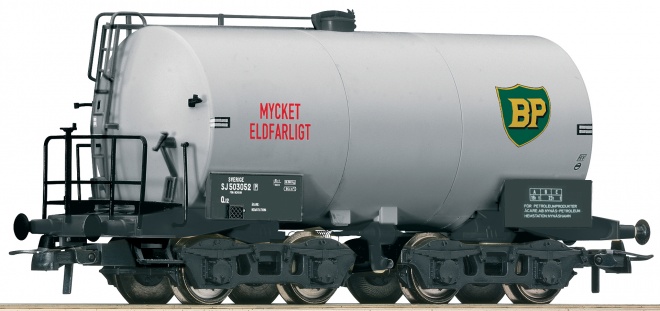 4 axle Tank car BP<br /><a href='images/pictures/Roco/66809.jpg' target='_blank'>Full size image</a>